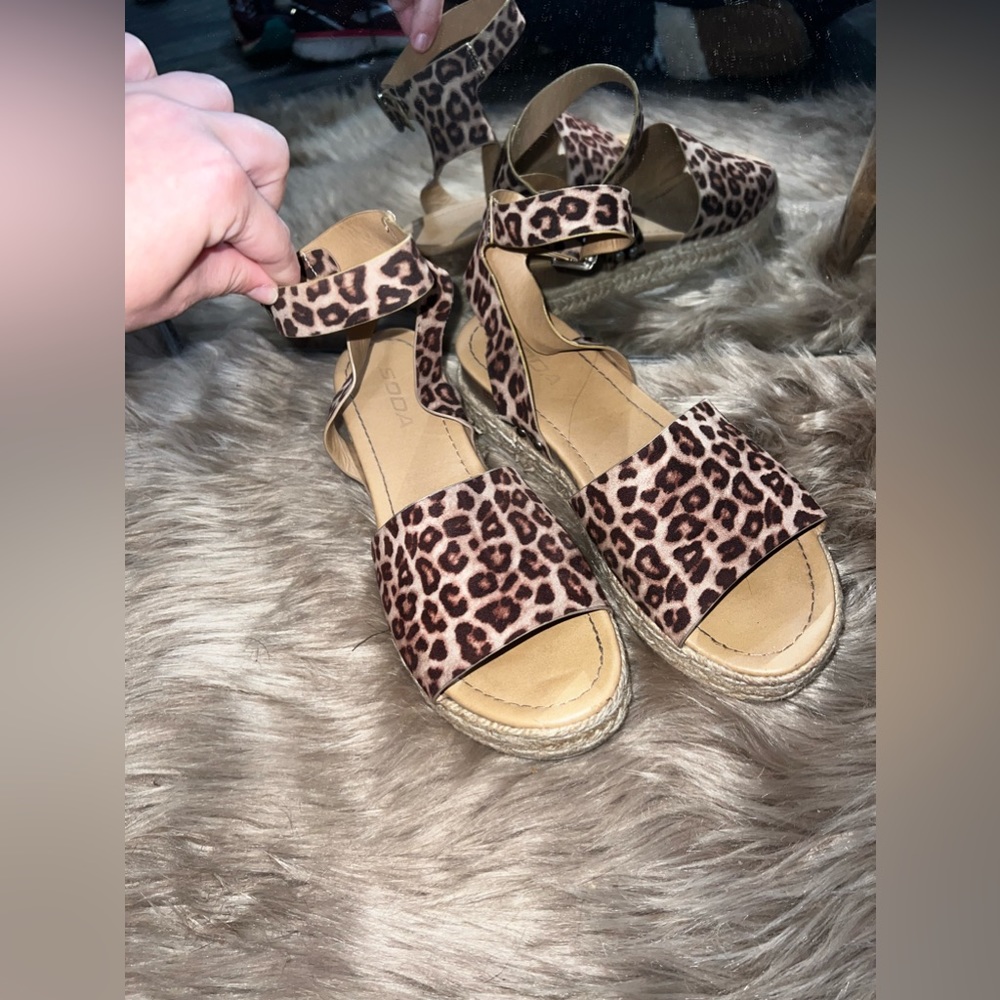 Leopard platform sandals. Size 8